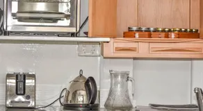 Renovated 2-Bed Cottage - Sleeps 4 - Free Parking - Image 4