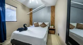 6 bedroom penthouse with pool table- 1 block from Lleras park p4 - Image 2