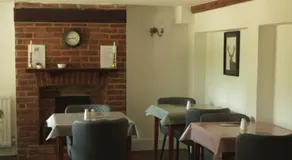 Twin Oaks Guest House - Image 4