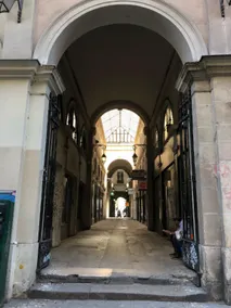 Off Paris Marais - Image 3