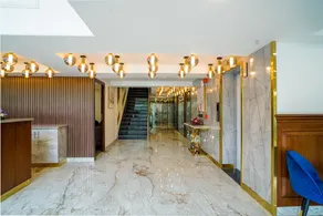 Saltstayz Select - Golf Course Road & Sector 57 - Image 2