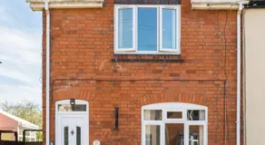 Park Terrace - 3BR House, Garden Patio, Parking, Sleeps 6 - Image 5