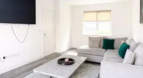 Luxury Home Newbridge - Sleeps 6 - Image 2