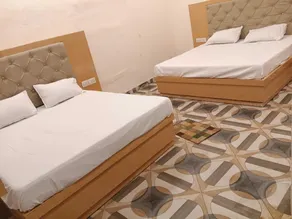Hotel O by OYO Ayodhya Deluxe - Image 5