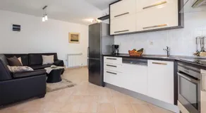 Villa with private pool terrace and garden - Image 3