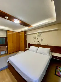 Modern 1BR with King Bed beside SM Mall - Image 2