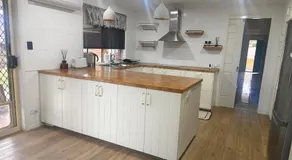Luxury 3 BR House Near EMP - Image 4