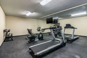 Q Inn - Image 4