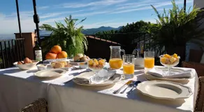 Les Penyetes Boutique Bed and Breakfast - Image 3