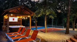 Pool Sim Pickleball Mini Golf Sleeps 24 - Image 5