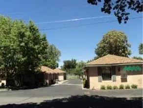 Bishop Elms Motel - Image 5