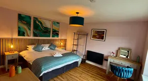 Luxury One Bedroom Cabin - Heatherbank Cabin - Image 2