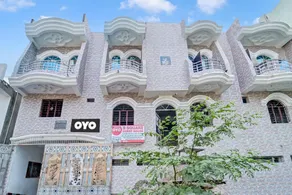 Hotel O S Square Guest House - Image 4