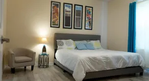 Oversized 2 Bedroom Modern Pool Near Beach - Image 2