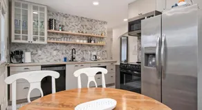 Adorable 2BR Hot Tub Close to Attractions - Image 4