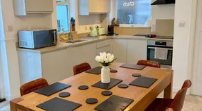 City Centre, En-Suite, 3 Doubles 1 Single, 2 Car Parking - Image 3