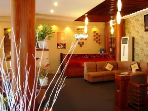 Royal Hotel - Image 2