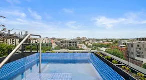 Designer Oasis - Hot Tub | Free Parking - Image 2