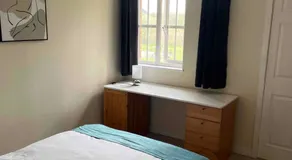 Serene 3-Bed Apartment - Park Views & Walking Distance to Royal Stoke Hospital - Image 2