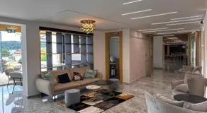 Golden Hotel - Image 2