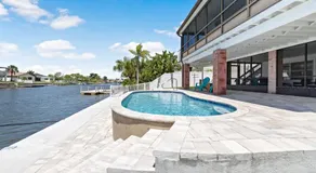 Waterfront HomeHeated PoolArcade Games - Image 4