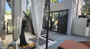 Modern home at Oaks Hill Country Club - Image 5
