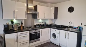 Hereford - Robin Coach House - Located On City Outskirts In North Hereford - Modern 2 Bedroom Property With Parking - Suitable For Small Family, Couple Or Contractors - Hosted by RENTMYHOUSE - Image 3