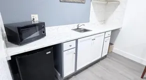Economy Inn - Image 3