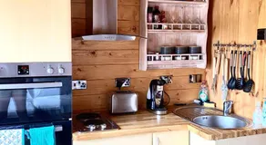 The Postage Stamp Cabin - Image 4