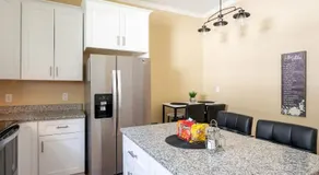 Modern 3-bedroom, big fence yard, Pets stay free - Image 2