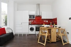 Holiday Lets London 3 - Image 3