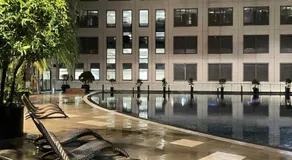 Skyline Stay with Pool, Gym, Sauna Poblacion Makati - Image 4