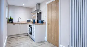 Waterfront 1 - 1 Bedroom Apartment - Wisemans Bridge - Image 4