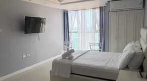 Large Luxurious Beach Front at Bayfront Villa - Image 2