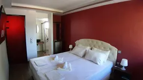 Villa Park Luxury Rooms - Image 4