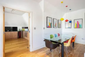 Modern 3BR Apartment w Parking Brentford - Image 5