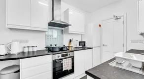 6 Bed Contractor Long term Stay Central Parking - Image 3