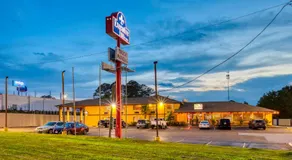 Executive Inn & Suites - Image 3
