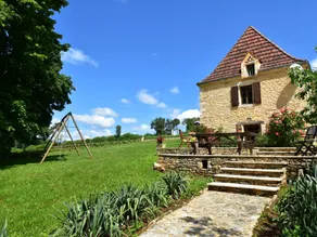 Sunlit Holiday Home with Private Pool in Besse - Image 5
