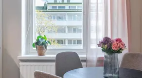 Apartments near Downtown & Sports Center with Free Parking - Image 4