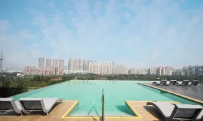 Virtuous World Hotel - Image 4