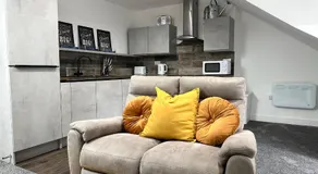 Vibrant Apartments Close to City Centre - Image 2