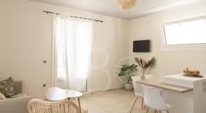 8 Homes - Image 2