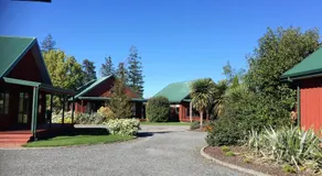 Cedar Chalets and Barkers Lodge - Image 3