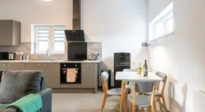The Eldern - Spacious, Netflix, free Parking, close to A1 - Image 5