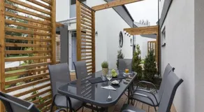 Maisons de vacances confortables, piscine d'été - Image 4