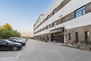 Home Inn Plus Shijiazhuang Zhengding Airport - Image 3