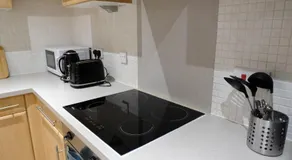 Spacious 2BR 2BA Apartment City Centre Sleeps 5 - Image 4