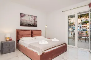 Dioni, Central Luxury Apartment - Image 2
