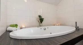 Beautiful Apartments With Parking In a Quiet Location - Image 4